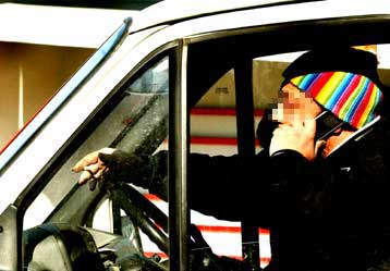 Τα sms εν ώρα οδήγησης αυξάνουν κατά 23 φορές την πιθανότητα ατυχήματος