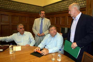 Κατακεραυνώνει ο Γ.Παπανδρέου την κυβέρνηση για εκτροχιασμό της οικονομίας