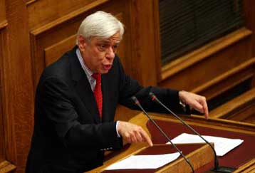 Κόντρα στη Βουλή για τη ρυθμίση που αφορά 55.000 συμβασιούχους στο Δημόσιο