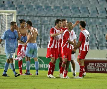 «Καθάρισε» με Αβραάμ και Λεονάρντο ο Ολυμπιακός, 2-0 τη Σλόβαν