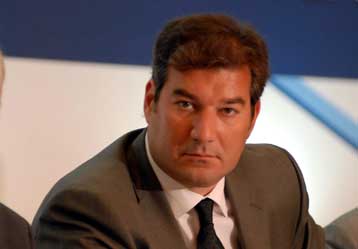 Πληθαίνουν οι φωνές στο «γαλάζιο» στρατόπεδο που ζητούν αλλαγές