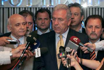 Ενίσχυση των ΜΕΘ με κλίνες και επιπλέον κέντρα διάγνωσης ανακοίνωσε ο Δ.Αβραμόπουλος