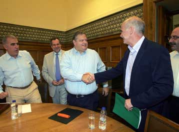 Υποβαθμίζει το ΠΑΣΟΚ τη διαφοροποιήση Βενιζέλου για τις πρόωρες εκλογές