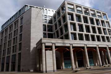 Ρεκόρ έτους σε Γουόλ Στριτ και Λονδίνο την Πέμπτη