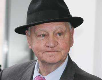 Αντίο Σερ Μπόμπι Ρόμπσον, έχασε τη μάχη με τον καρκίνο σε ηλικία 76 ετών