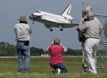 Επέστρεψε το διαστημικό λεωφορείο Endeavour