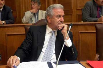 Διαβεβαιώσεις Αβραμόπουλου για ετοιμότητα απέναντι στη γρίπη και «πυρά» στο ΠΑΣΟΚ