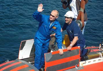 Στη λίμνη Βαϊκάλη καταδύθηκε ο Ρώσος πρωθυπουργός Βλαντιμίρ Πούτιν