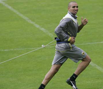 Η ΑΕΚ είπε «όχι» στο Ανόβερο για τον Τζιμπούρ