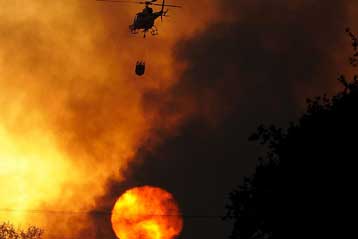 Χιλιάδες άτομα εγκατέλειψαν τις εστίες τους στις Κανάριες Νήσους εξαιτίας πυρκαγιών