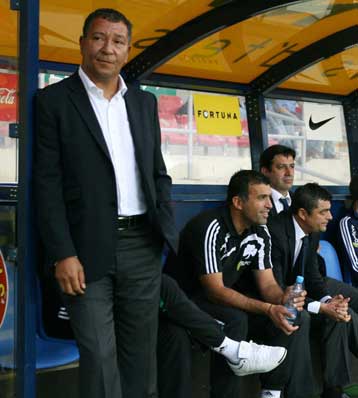 Ετοιμάζει αλλαγές ο Τεν Κάτε ενόψει της ρεβάνς