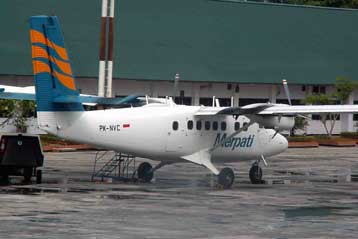 Αγνοείται αεροσκάφος με 16 επιβαίνοντες στην Ινδονησία