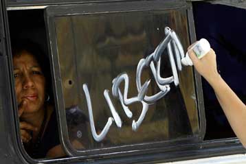 Λουκέτο σε ραδιοτηλεοπτικούς σταθμούς με απόφαση του Ούγκο Τσάβες