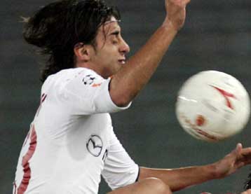 Ο Ακουιλάνι θα καλύψει το κενό του Τσάμπι Αλόνσο στη Λίβερπουλ