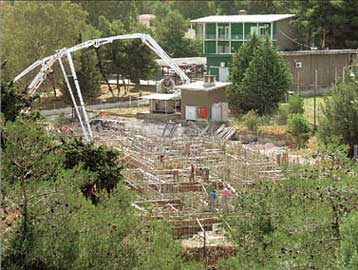 Μπουλντόζες στον Υμηττό για την ανέγερση 36 κατοικιών αξιωματικών της Αεροπορίας