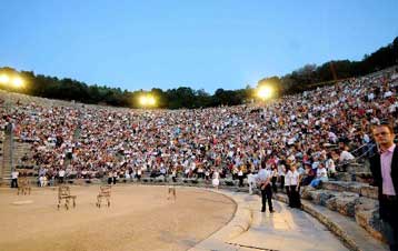 Αποδοκιμάστηκαν οι «Πέρσες» του Γκότσεφ στην Επίδαυρο