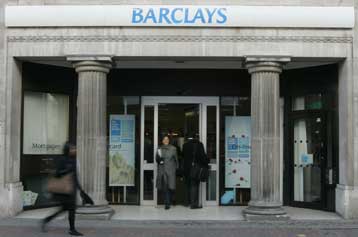 Κέρδη 3 δισ. λιρών για την Barclays στο πρώτο εξάμηνο του έτους