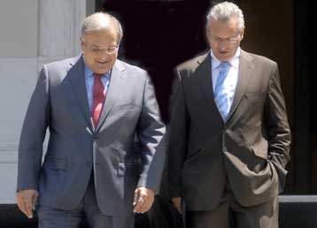 H οικονομία στο επίκεντρο της θερινής πολιτικής αντιπαράθεσης