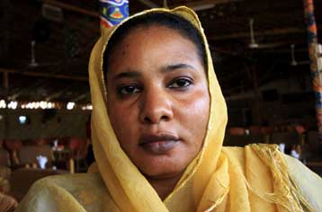 Αναβλήθηκε η δίκη της Σουδανής που κατηγορείται ότι εθεάθη με απρεπή ενδυμασία