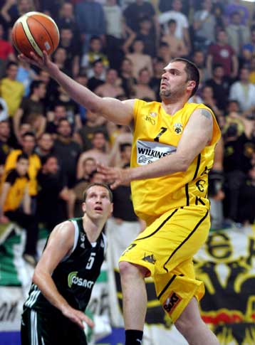 Στην «πλατεία» ο Δημήτρης Παπανικολάου με συμβόλαιο ενός χρόνου