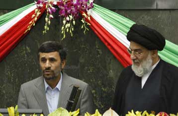 Εν μέσω διαδηλώσεων η τελετή ορκωμοσίας του Ιρανού προέδρου Αχμαντινετζάντ