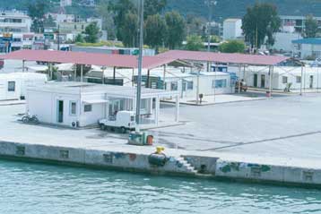 Σκοτώθηκε παράνομος μετανάστης πηδώντας από νταλίκα εν κινήσει