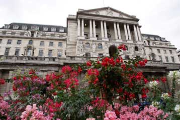 Αναπάντεχη αύξηση του βρετανικού πακέτου στήριξης της οικονομίας