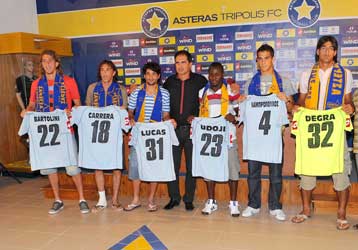 Εμείς αγοράζουμε και δεν δανειζόμαστε, τόνισε ο Μποροβήλος στην παρουσίαση των έξι