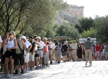 Μείωση 8% στις τουριστικές αφίξεις στο επτάμηνο Ιανουαρίου – Ιουλίου