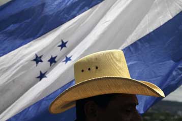 Νέα διπλωματική πρωτοβουλία για την επίλυση της πολιτικής κρίσης στην Ονδούρα