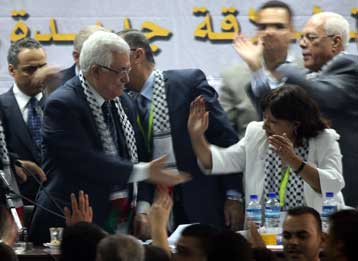 Στην ηγεσία της Φατάχ επανεξελέγη ο Μαχμούντ Αμπάς