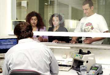 Κατάργηση αυτοτελούς φορολόγησης και μείωση φοροαπαλλαγών εξετάζει η κυβέρνηση