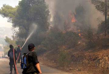 Υπό έλεγχο οι πυρκαγιές σε Μέγαρα και Κερατέα
