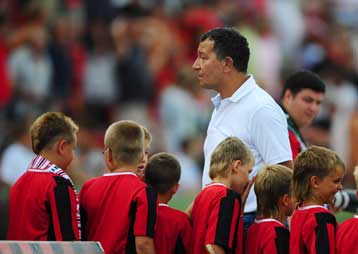 «Καρφί» Τεν Κάτε προς διοίκηση για Δάρλα