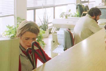 Ηλεκτρονική «ομπρέλα» πάνω από τις επιχειρήσεις προωθεί το υπουργείο Οικονομίας