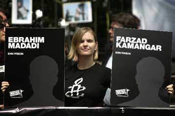 Αγριους βιασμούς κρατουμένων στις φυλακές του Ιράν καταγγέλλουν οι μεταρρυθμιστές