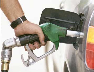 Πάνω από τα 1,20 ευρώ το λίτρο σκαρφαλώνει η τιμή της βενζίνης