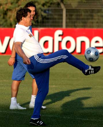 «Δεν ξεγράψαμε Μπασινά, Δέλλα» τονίζει ο Ρεχάγκελ