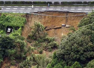 Ισχυρός σεισμός 6,4 Ρίχτερ προκαλεί μόνο υλικές ζημιές στην Ιαπωνία