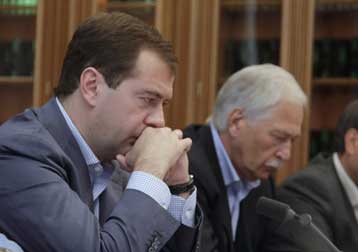 Σε τροχιά συρρίκνωσης εξακολουθεί να κινείται η ρωσική οικονομία