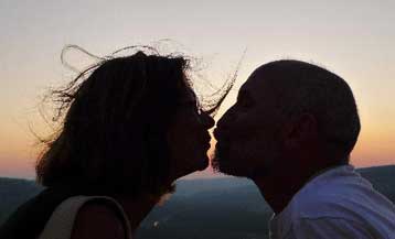 Οι γυναίκες τρώνε λιγότερο όταν είναι μαζί με άνδρες, σύμφωνα με έρευνα