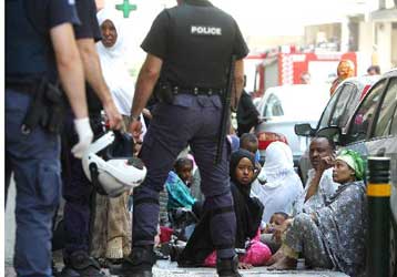 Επιχείρηση- «σκούπα» σε κτίρια γύρω από την Ομόνοια για την απομάκρυνση μεταναστών