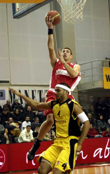 Δανεικός στο Μαρούσι για έναν χρόνο ο Πελεκάνος