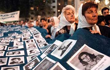 Καταδίκη έξι Αργεντινών στρατιωτικών για τον ξυλοδαρμό ανήλικου στη δικτατορία