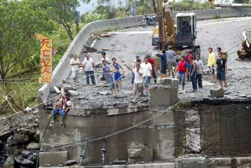 Μάχη με το χρόνο δίνουν οι Αρχές στις πληγείσες από τον τυφώνα περιοχές της Ταϊβάν