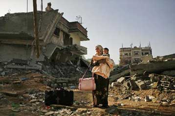 Έρευνα για δολοφονίες αμάχων της Γάζας που κρατούσαν λευκές σημαίες ζητά η HRW