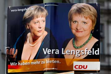 H προεκλογική περίοδος στη Γερμανία έχει τη χιουμοριστική της πλευρά