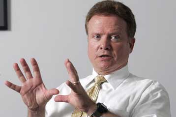 Αμερικανός γερουσιαστής σε ιστορική επίσκεψη στη Μιανμάρ