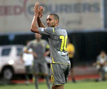 Xάκερ… έστειλε Τζιμπούρ στην Μπενφίκα