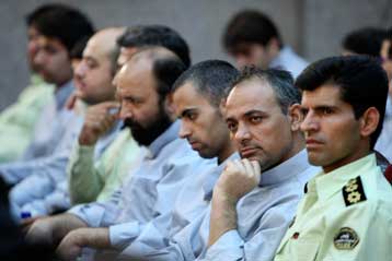 Και άλλοι 25 διαδηλωτές κατά του Αχμαντινετζάντ προσάγονται σε δίκη